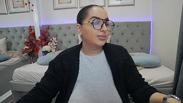 BustyAllyy online show from April 2, 6:49 pm