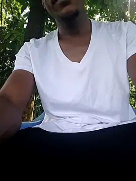 Snapshot of Juicy-hot_chic chatting on April 3, 12:47 pm Juicy-hot chic online show from April 3, 12:47 pm