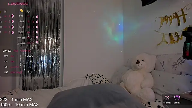 Snapshot of HANNA_MONTANAS chatting on February 5, 7:40 pm HANNA MONTANAS online show from February 5, 7:40 pm