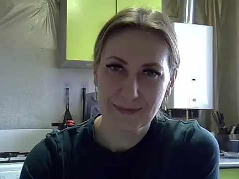 Snapshot of AshleyXHoney chatting on February 24, 6:33 am AshleyXHoney online show from February 24, 6:33 am