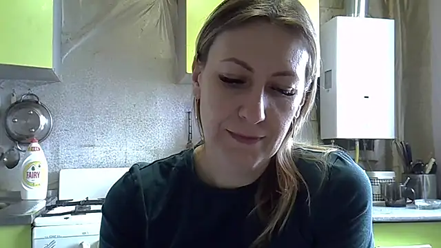 Snapshot of AshleyXHoney chatting on February 27, 7:19 am AshleyXHoney online show from February 27, 7:19 am