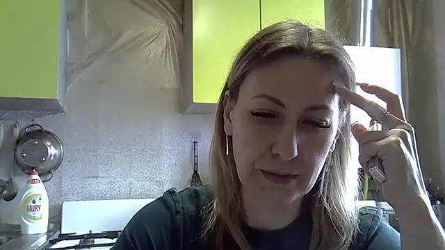 Snapshot of AshleyXHoney chatting on March 3, 8:09 am AshleyXHoney online show from March 3, 8:09 am