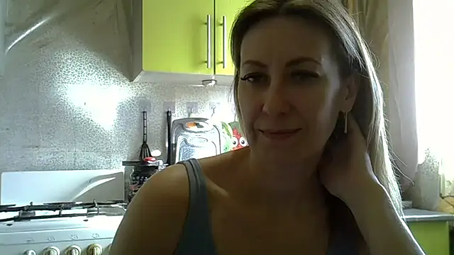 Snapshot of AshleyXHoney chatting on March 16, 7:34 am AshleyXHoney online show from March 16, 7:34 am