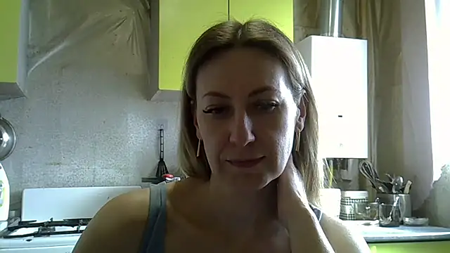 Snapshot of AshleyXHoney chatting on March 18, 8:06 am AshleyXHoney online show from March 18, 8:06 am