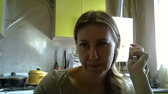 Snapshot of AshleyXHoney chatting on March 20, 7:35 am AshleyXHoney online show from March 20, 7:35 am