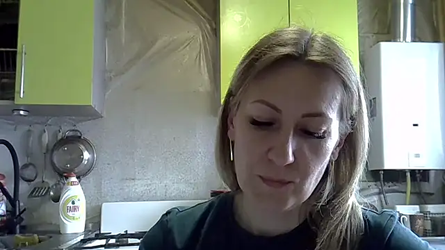 Snapshot of AshleyXHoney chatting on March 27, 8:37 am AshleyXHoney online show from March 27, 8:37 am