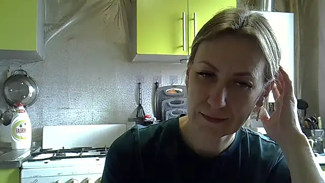 Snapshot of AshleyXHoney chatting on April 11, 7:45 am AshleyXHoney online show from April 11, 7:45 am