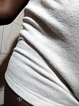 julietunderwoood online show from October 7, 3:58 am