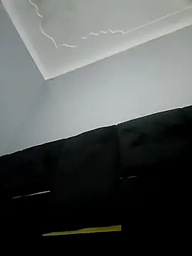 julietunderwoood online show from February 6, 8:01 pm