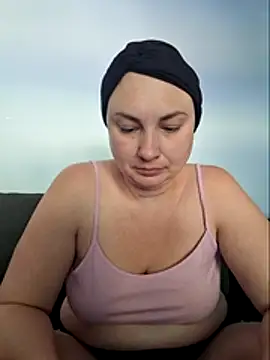 MilfyMrsRobinson online show from May 14, 1:29 pm