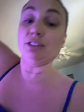 Snapshot of MilfyMrsRobinson chatting on July 18, 8:45 pm MilfyMrsRobinson online show from July 18, 8:45 pm