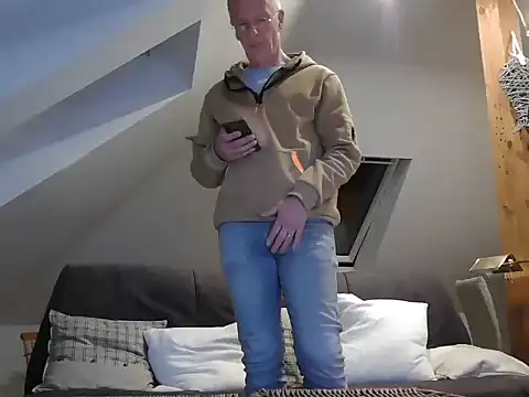 maxmueller321 online show from March 3, 6:14 pm