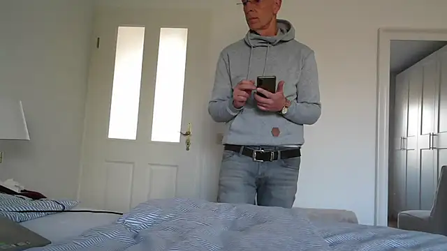 maxmueller321 online show from March 30, 8:26 am