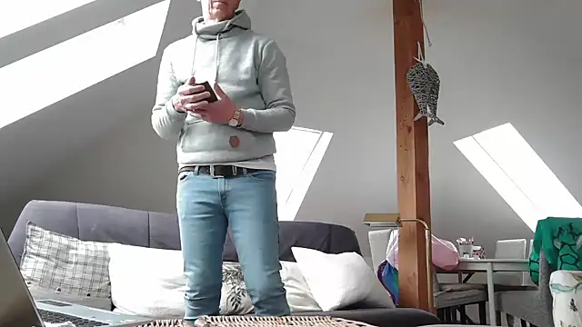 maxmueller321 online show from April 1, 8:04 am