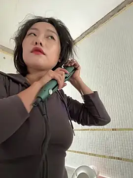 Eliza-E online show from March 12, 3:34 am