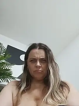 hugebobbs online show from July 8, 9:14 am