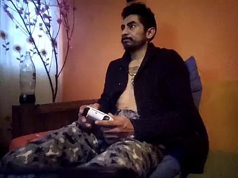Snapshot of Angel_Coronel chatting on December 6, 12:02 am Angel Coronel online show from December 6, 12:02 am