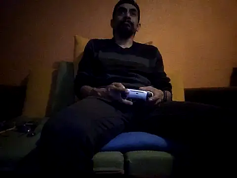 Snapshot of Angel_Coronel chatting on February 14, 4:04 am Angel Coronel online show from February 14, 4:04 am
