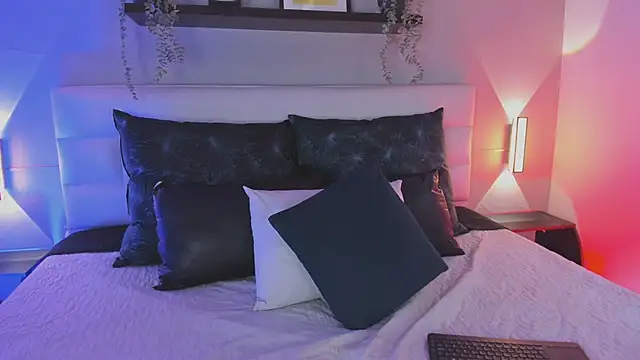 sofi bakerr online show from February 10, 7:07 pm