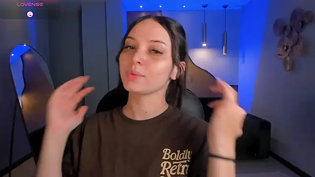 AliceHarper  online show from April 5, 4:37 pm