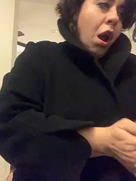 holyeroticss online show from December 1, 8:52 am