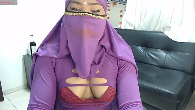 Aaliyah brown online show from December 24, 8:33 am