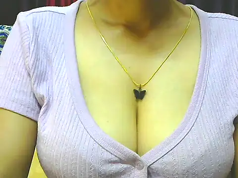 Snapshot of ishmita99 chatting on April 3, 4:32 am ishmita99 online show from April 3, 4:32 am