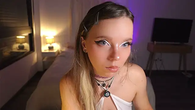 Ayra Lust online show from June 4, 9:10 pm