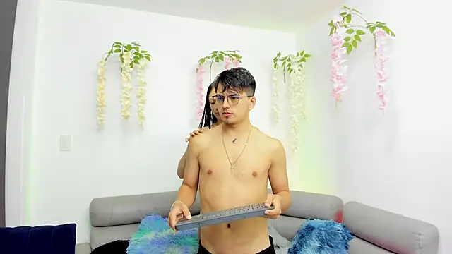 Snapshot of UNIVERSAL_SEXX_ chatting on October 1, 5:46 am UNIVERSAL SEXX online show from October 1, 5:46 am