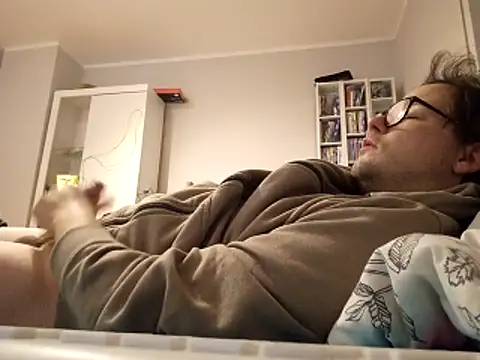 larsgessner30 online show from November 28, 8:00 pm