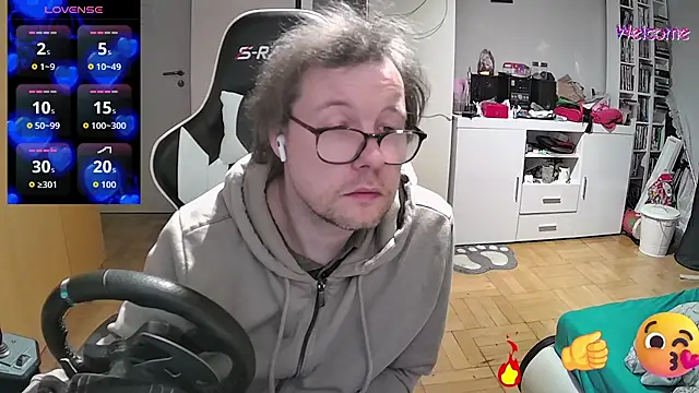 larsgessner30 online show from December 13, 9:31 pm