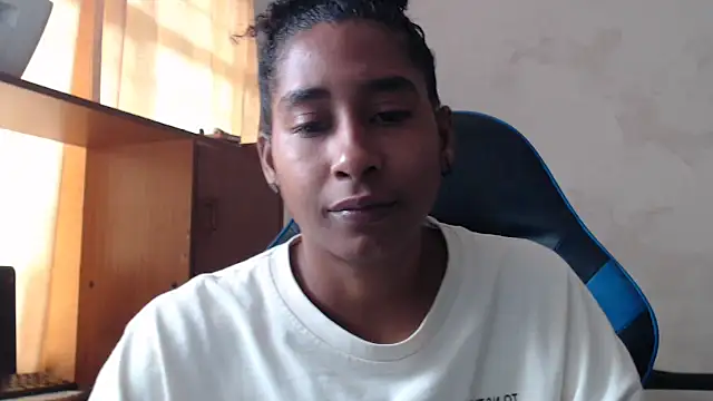 yohatinelly07 online show from November 17, 2:34 pm