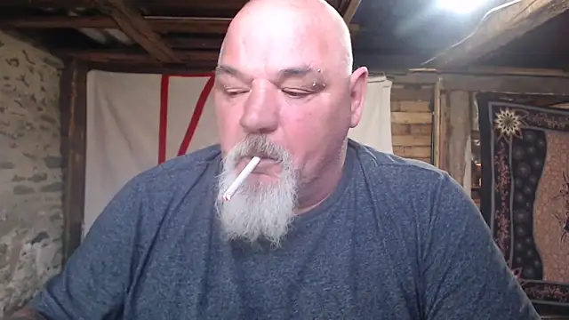 Newfiesausage1972 online show from April 22, 2:40 pm