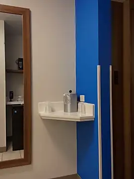 Snapshot of 1BeautyN1Beast chatting on December 18, 1:44 am 1BeautyN1Beast online show from December 18, 1:44 am