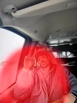 Snapshot of 1BeautyN1Beast chatting on December 19, 4:47 pm 1BeautyN1Beast online show from December 19, 4:47 pm