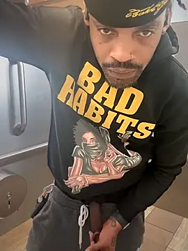 Snapshot of 1BeautyN1Beast chatting on December 21, 5:53 pm 1BeautyN1Beast online show from December 21, 5:53 pm