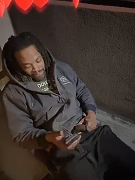 Snapshot of 1BeautyN1Beast chatting on January 5, 11:30 pm 1BeautyN1Beast online show from January 5, 11:30 pm