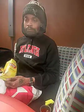 Snapshot of 1BeautyN1Beast chatting on January 9, 2:25 am 1BeautyN1Beast online show from January 9, 2:25 am