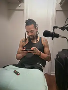 Snapshot of 1BeautyN1Beast chatting on February 17, 8:55 am 1BeautyN1Beast online show from February 17, 8:55 am