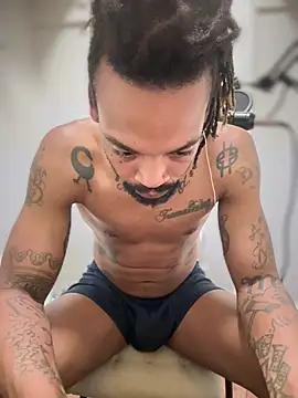 Snapshot of 1BeautyN1Beast chatting on February 26, 6:56 am 1BeautyN1Beast online show from February 26, 6:56 am