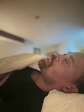 Snapshot of 1BeautyN1Beast chatting on March 1, 4:03 am 1BeautyN1Beast online show from March 1, 4:03 am