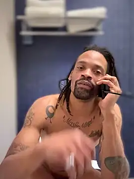 Snapshot of 1BeautyN1Beast chatting on March 2, 9:54 pm 1BeautyN1Beast online show from March 2, 9:54 pm