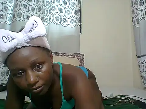 Snapshot of Chocolateskin4 chatting on February 18, 9:05 am Chocolateskin4 online show from February 18, 9:05 am