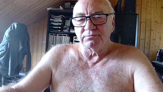 Snapshot of biggandybig chatting on June 4, 11:16 am biggandybig online show from June 4, 11:16 am