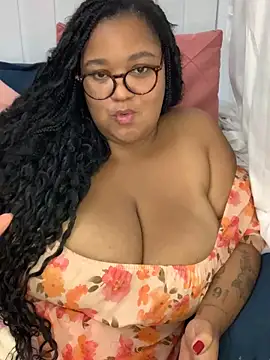 Snapshot of SweetLizzyBBW chatting on June 20, 2:58 am SweetLizzyBBW online show from June 20, 2:58 am