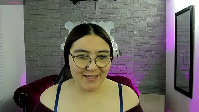 conniejames m online show from October 21, 12:39 pm