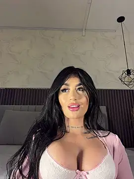 SOPHICARTERS online show from April 25, 2:25 pm