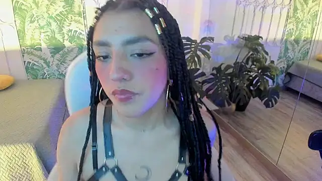 cute hollywood online show from December 19, 8:27 pm