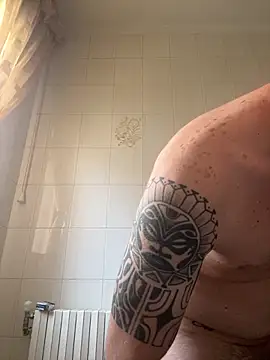 iltoscano95 online show from September 14, 1:21 pm