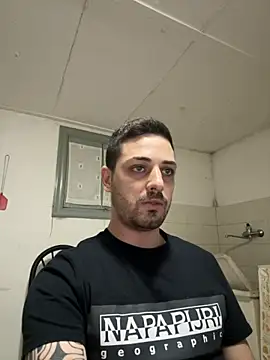 iltoscano95 online show from October 18, 7:36 pm